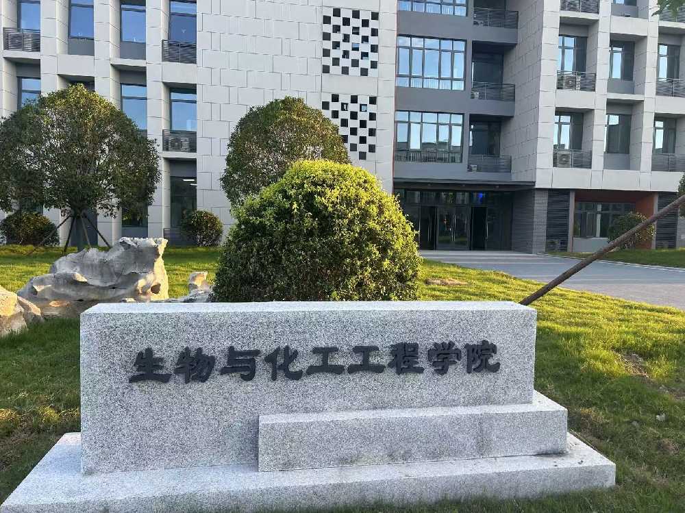 城子河区扬州职业大学体育场高杆灯项目